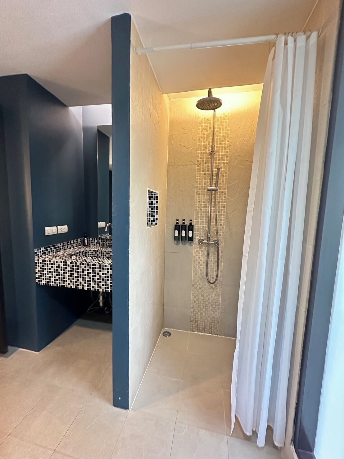 separate bathtub and shower, free toiletries, hair dryer, slippers