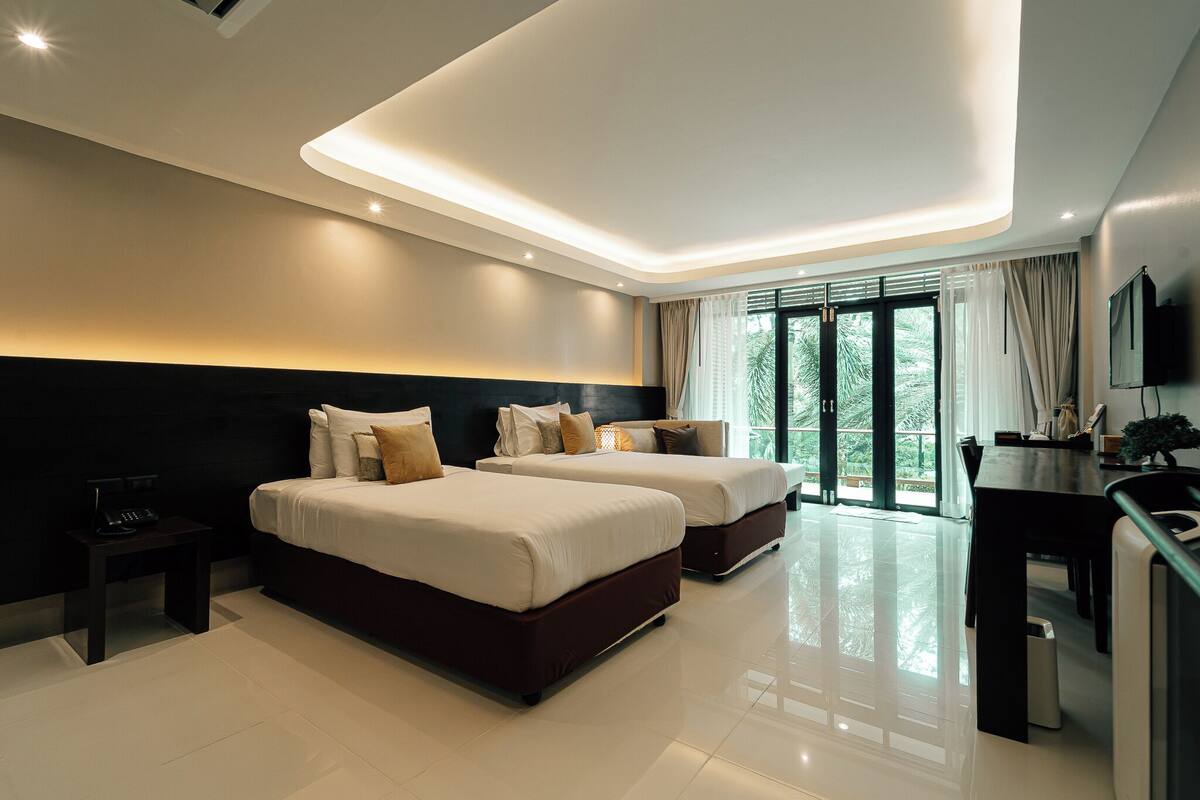 Deluxe balcony twin bed