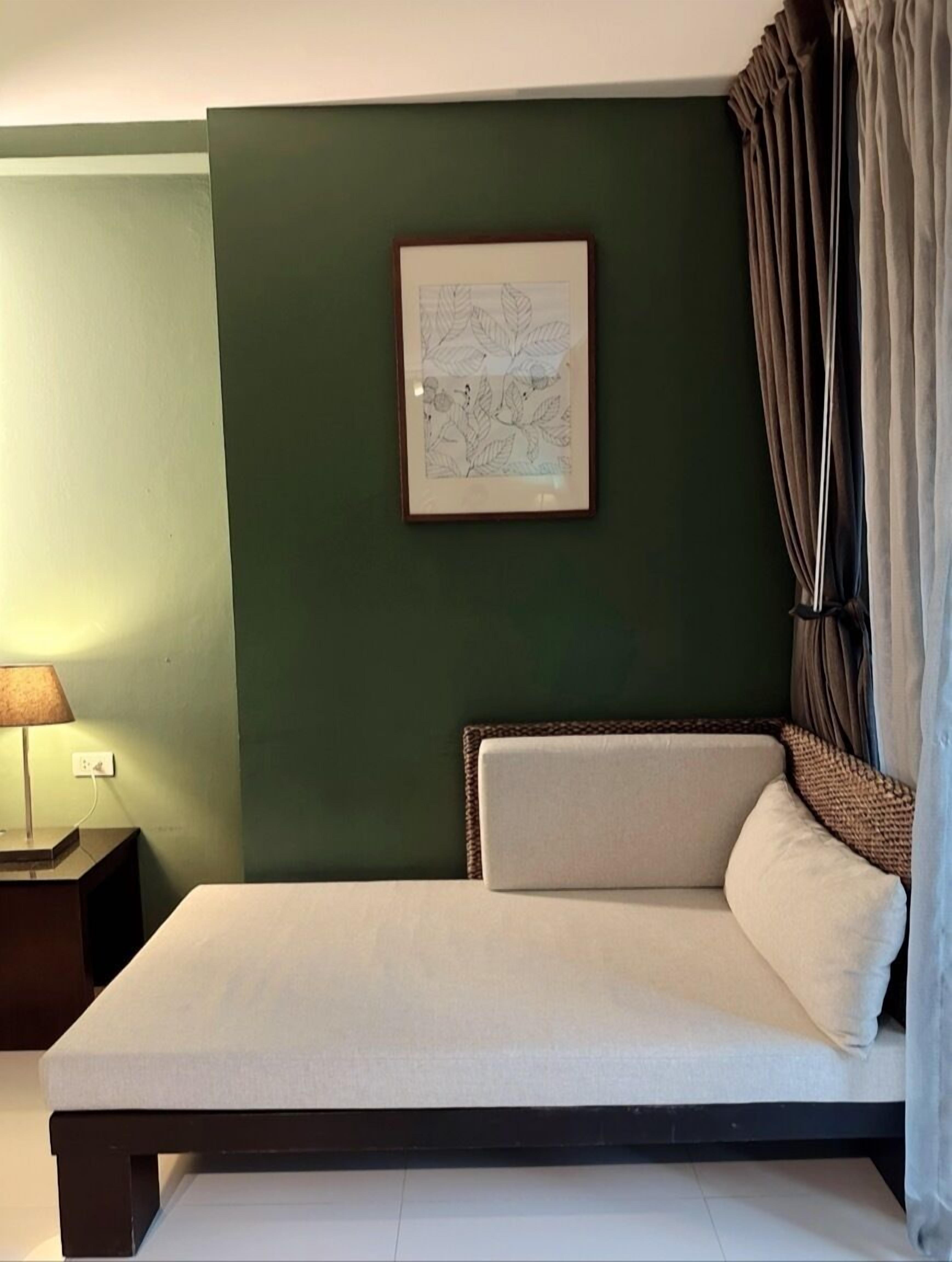 suite, 1 king bed, balcony, garden view | 1 bedroom, free minibar, desk, free wifi