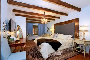 Deluxe Room, 1 Queen Bed (Champagne) | Individually decorated, individually furnished, desk, blackout curtains - Vineyard Hacienda (Jamul)