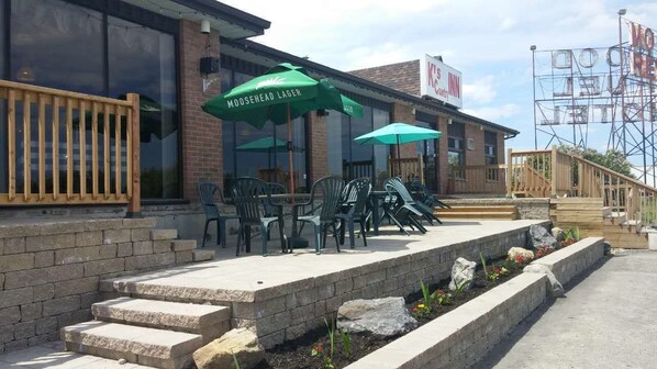 Terrace/patio - KC's Country Inn (Russell)