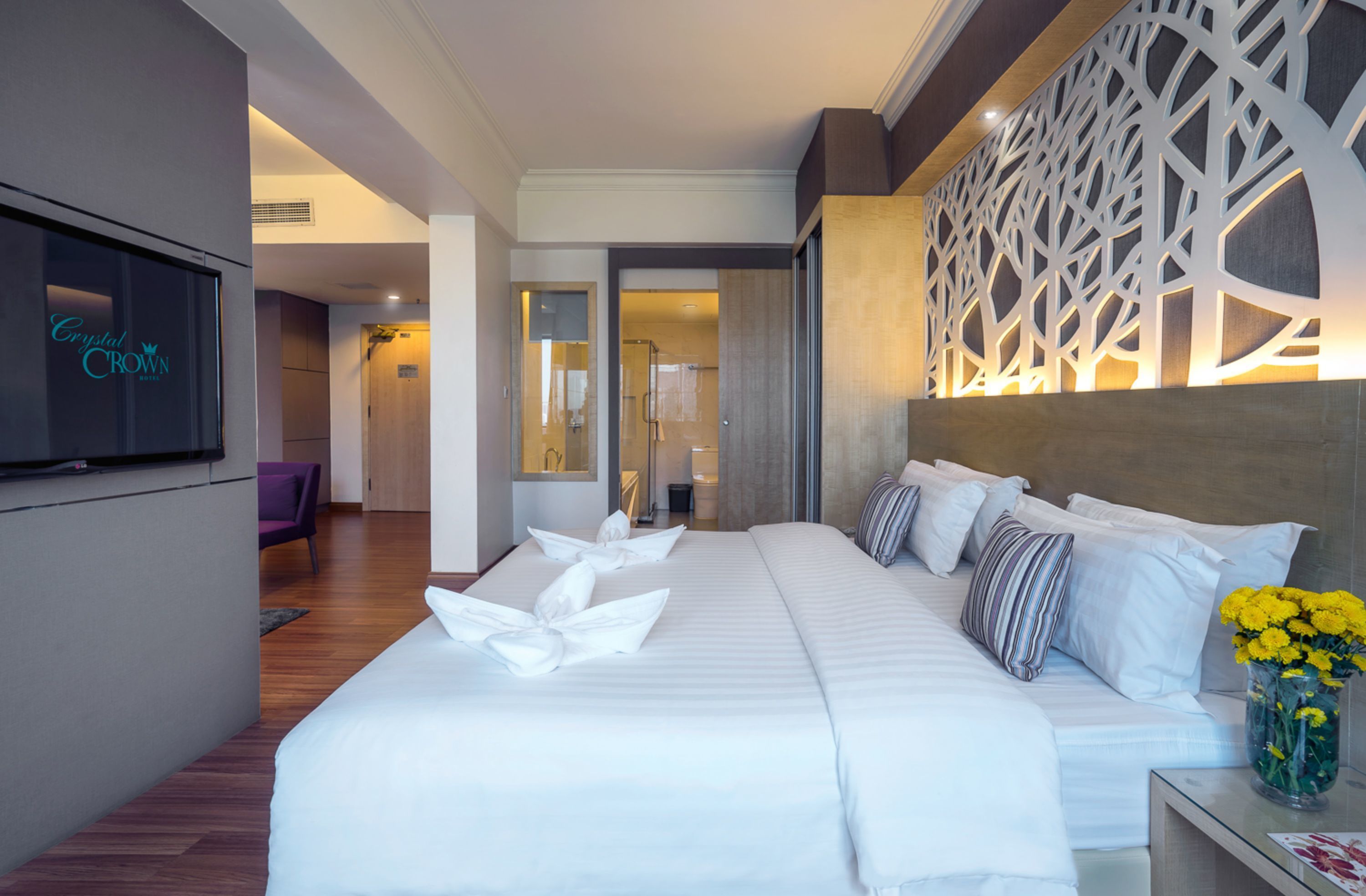 Minibar, in-room safe, desk, laptop workspace