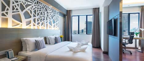 Minibar, in-room safe, desk, laptop workspace