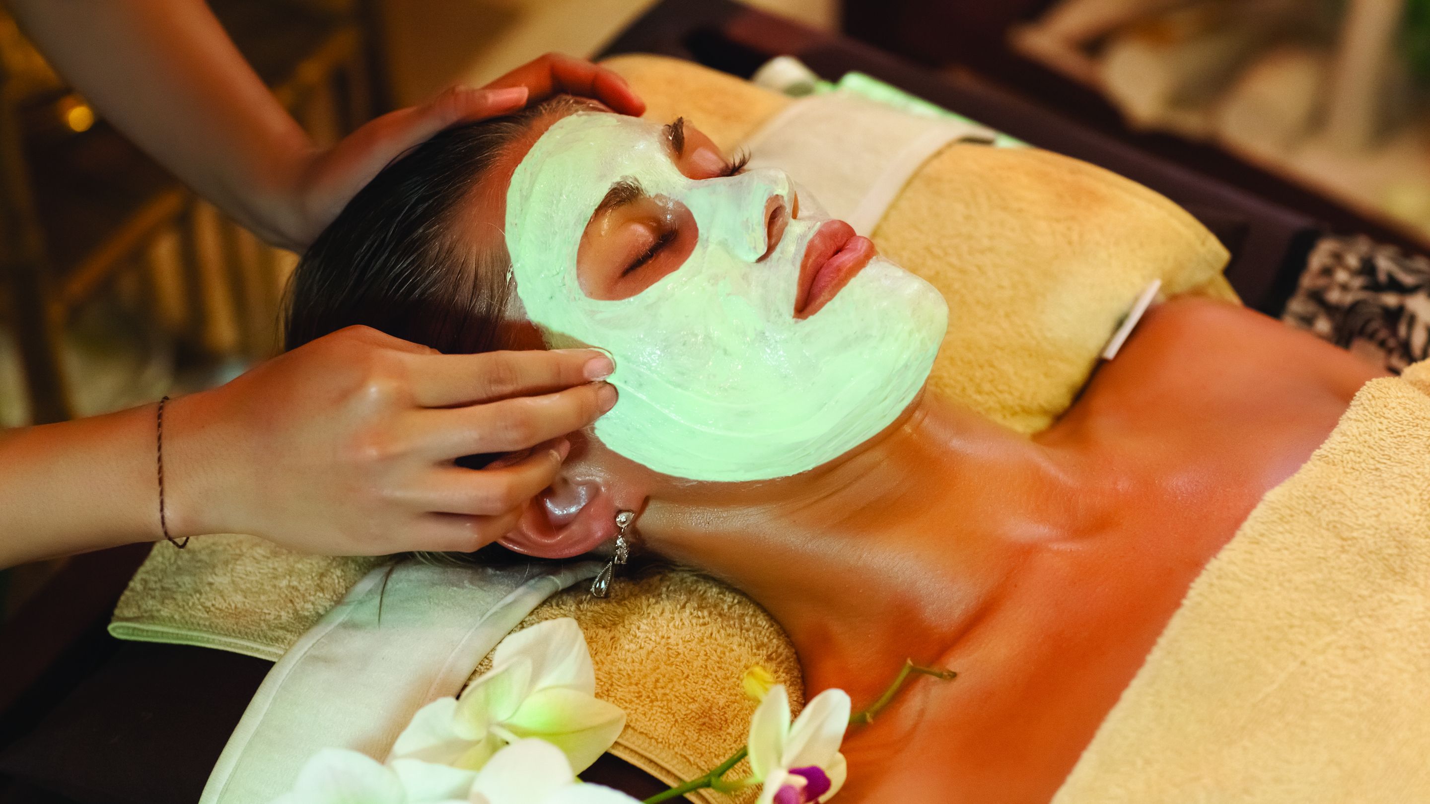 body treatments, aromatherapy, hot stone massages, body scrubs, facials