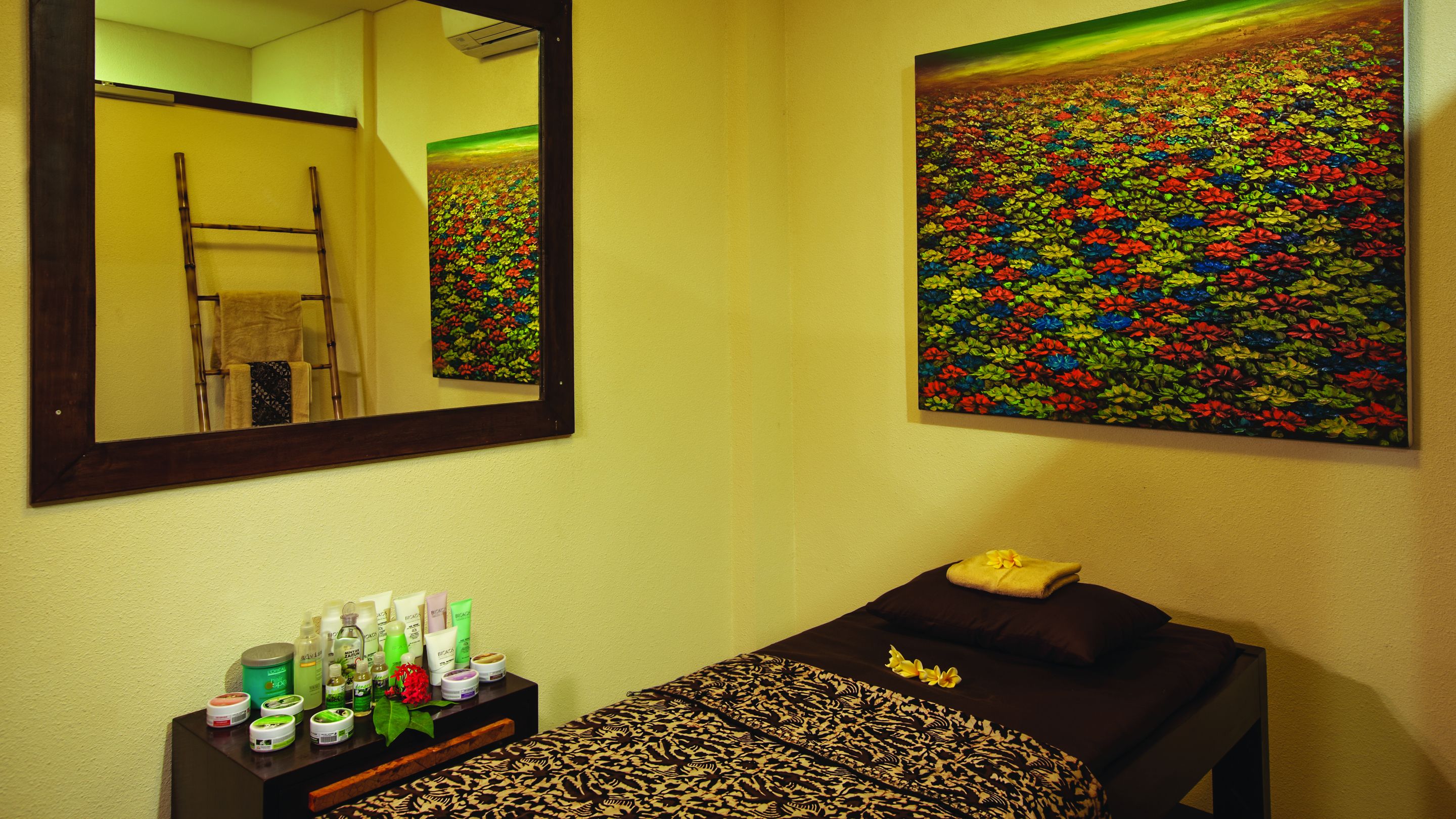 body treatments, aromatherapy, hot stone massages, body scrubs, facials