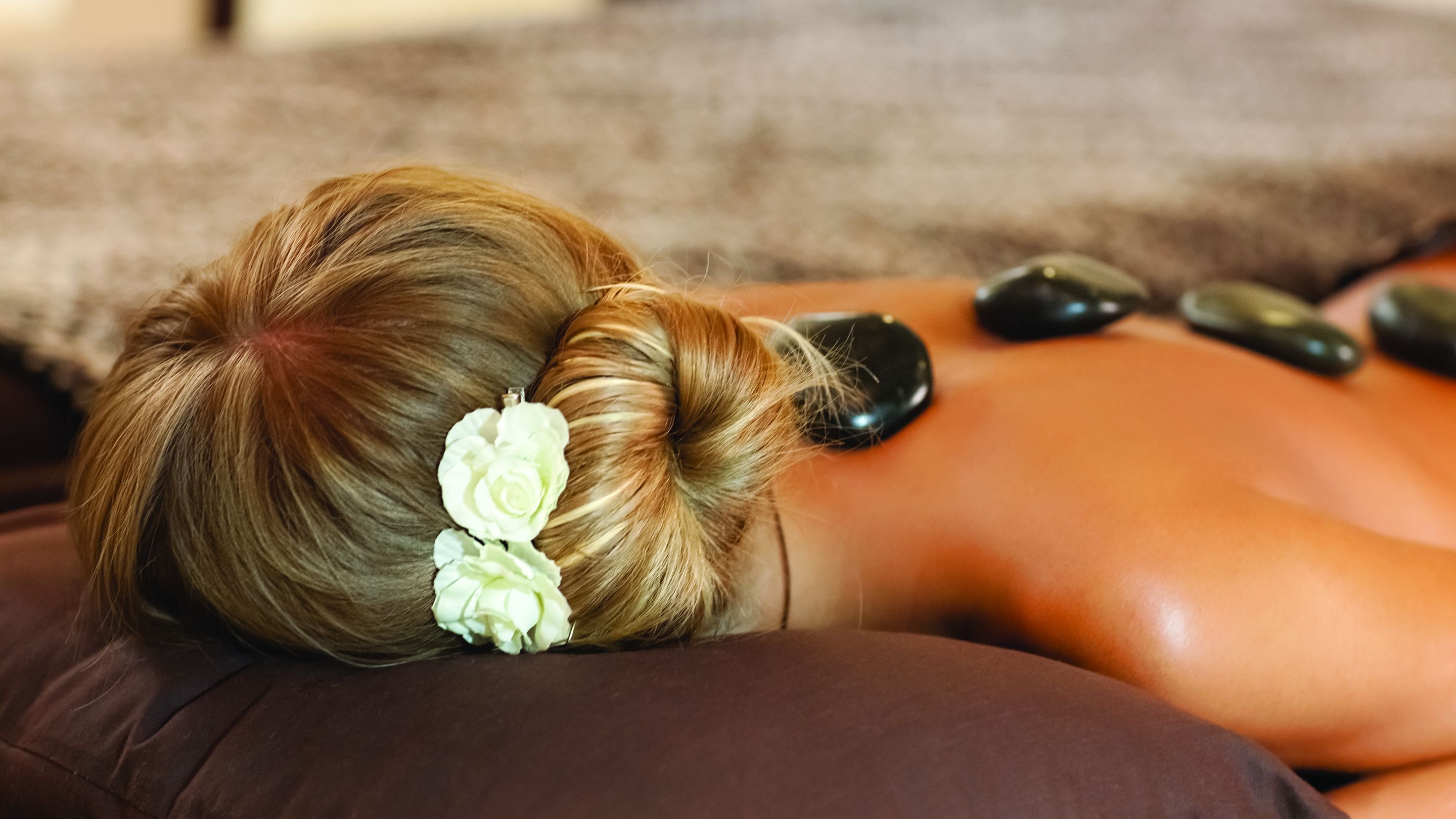 body treatments, aromatherapy, hot stone massages, body scrubs, facials