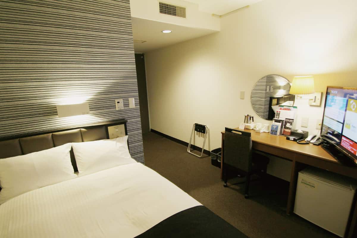Blackout drapes, iron/ironing board, free WiFi, bed sheets