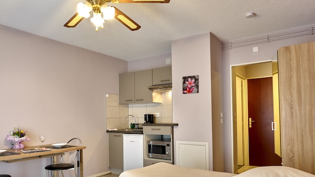 Classic Studio, 2 Single Beds | Blackout curtains, free WiFi, bed sheets - Les Grands Chênes Amneville (Amneville)