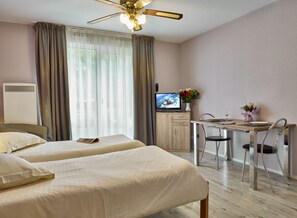 Classic Studio, 2 Single Beds