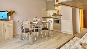 Family Studio | In-room dining - Les Grands Chênes Amneville (Amneville)