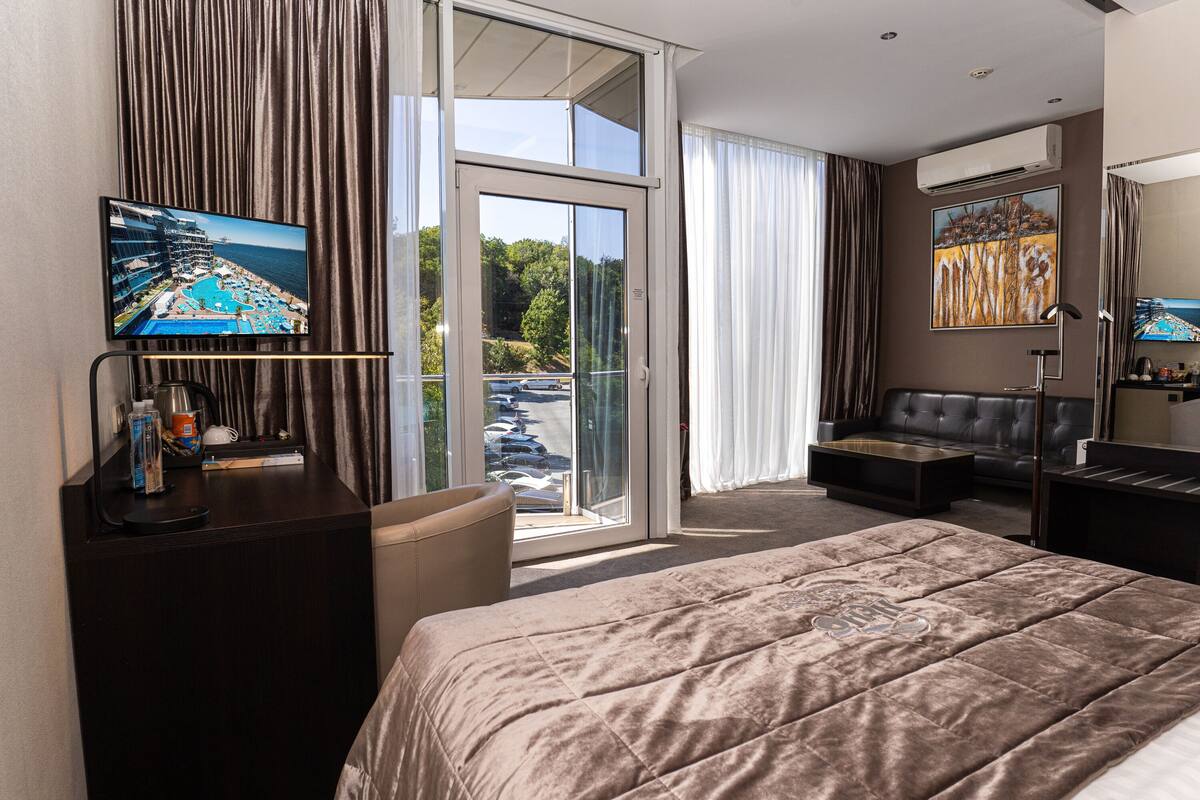 Superior Standard, City View
