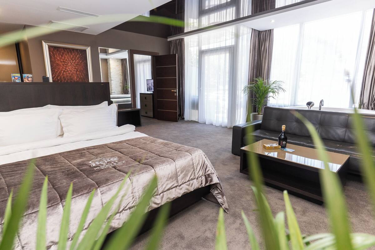 Family Suite, Casino View | Wohnzimmer