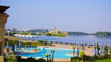 Outdoor pool, pool umbrellas, sun loungers