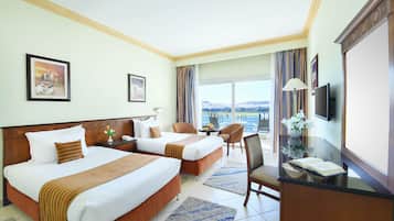 Superior Room | 1 bedroom, minibar, in-room safe, blackout drapes