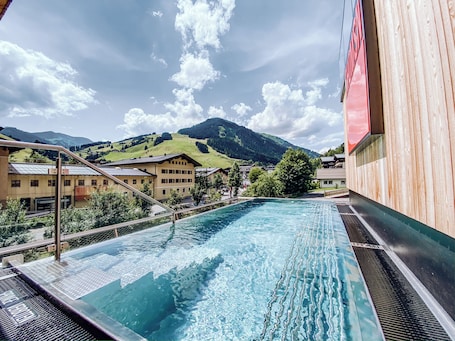 Outdoor pool. THOMSN Central Hotel & Appartements