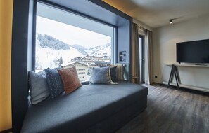 Hypo-allergenic bedding, in-room safe, individually decorated - THOMSN Central Hotel & Appartements (Saalbach-Hinterglemm)