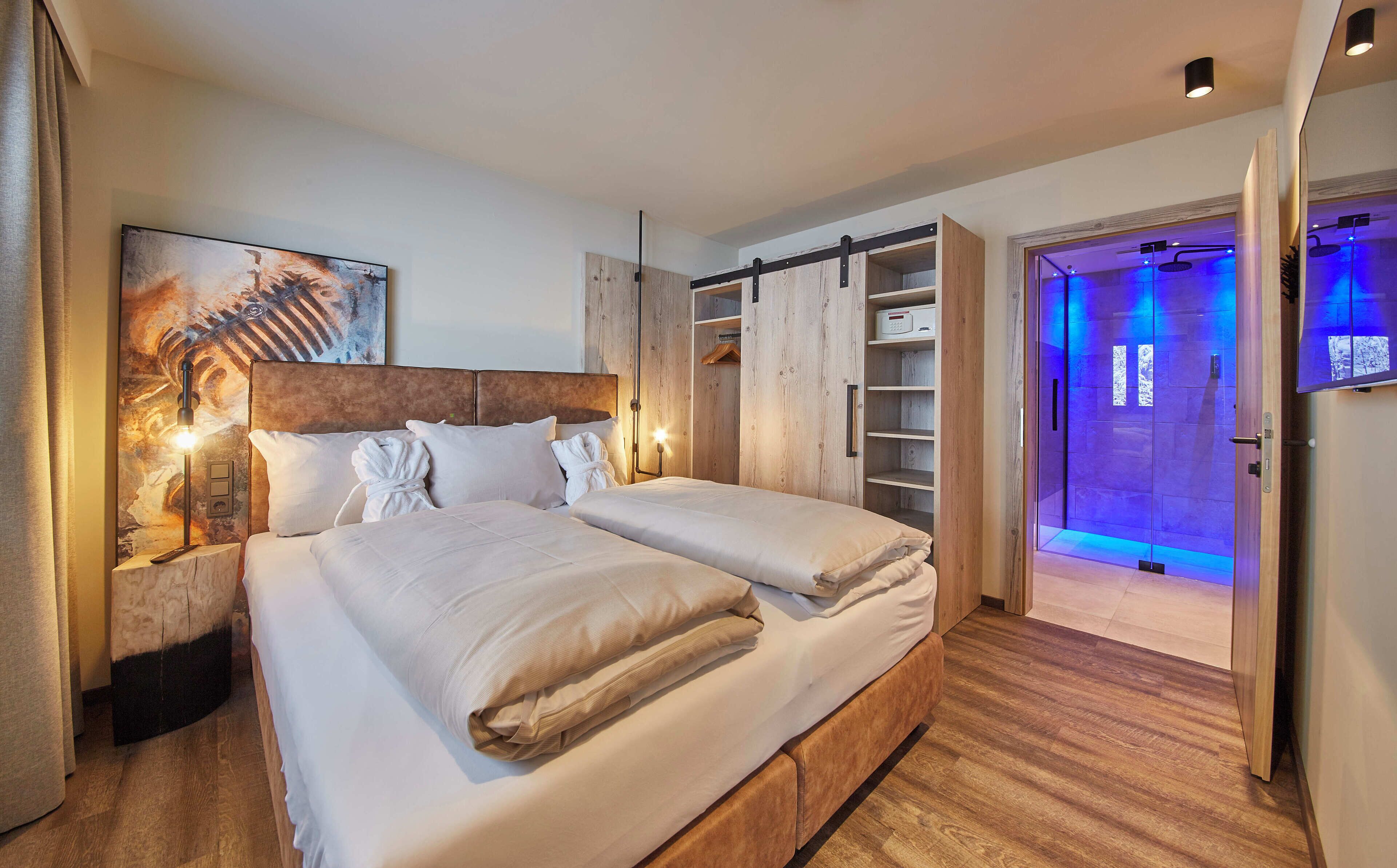 ملاءات للفراش لا تسبب الحساسية وخزنة داخل الغرفة