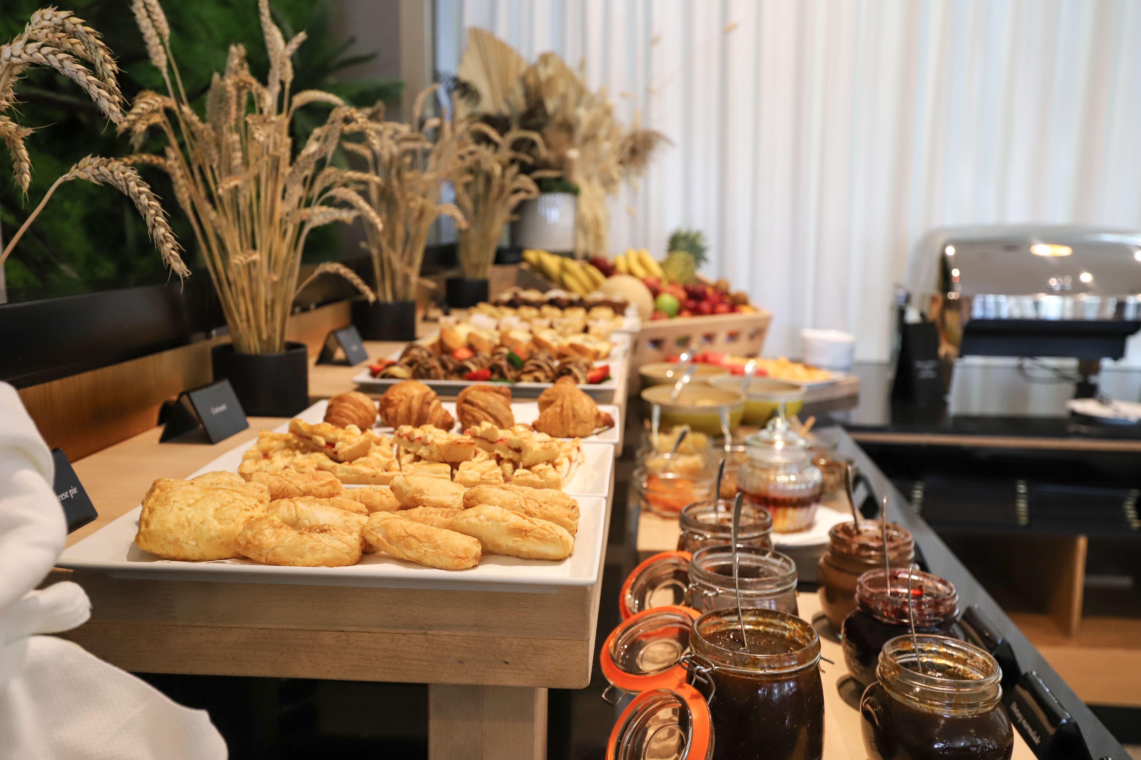 Free daily full breakfast 