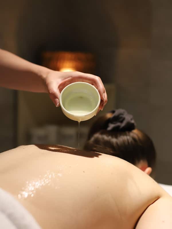 Sauna, hot tub, steam room, Turkish bath/hammam, body treatments