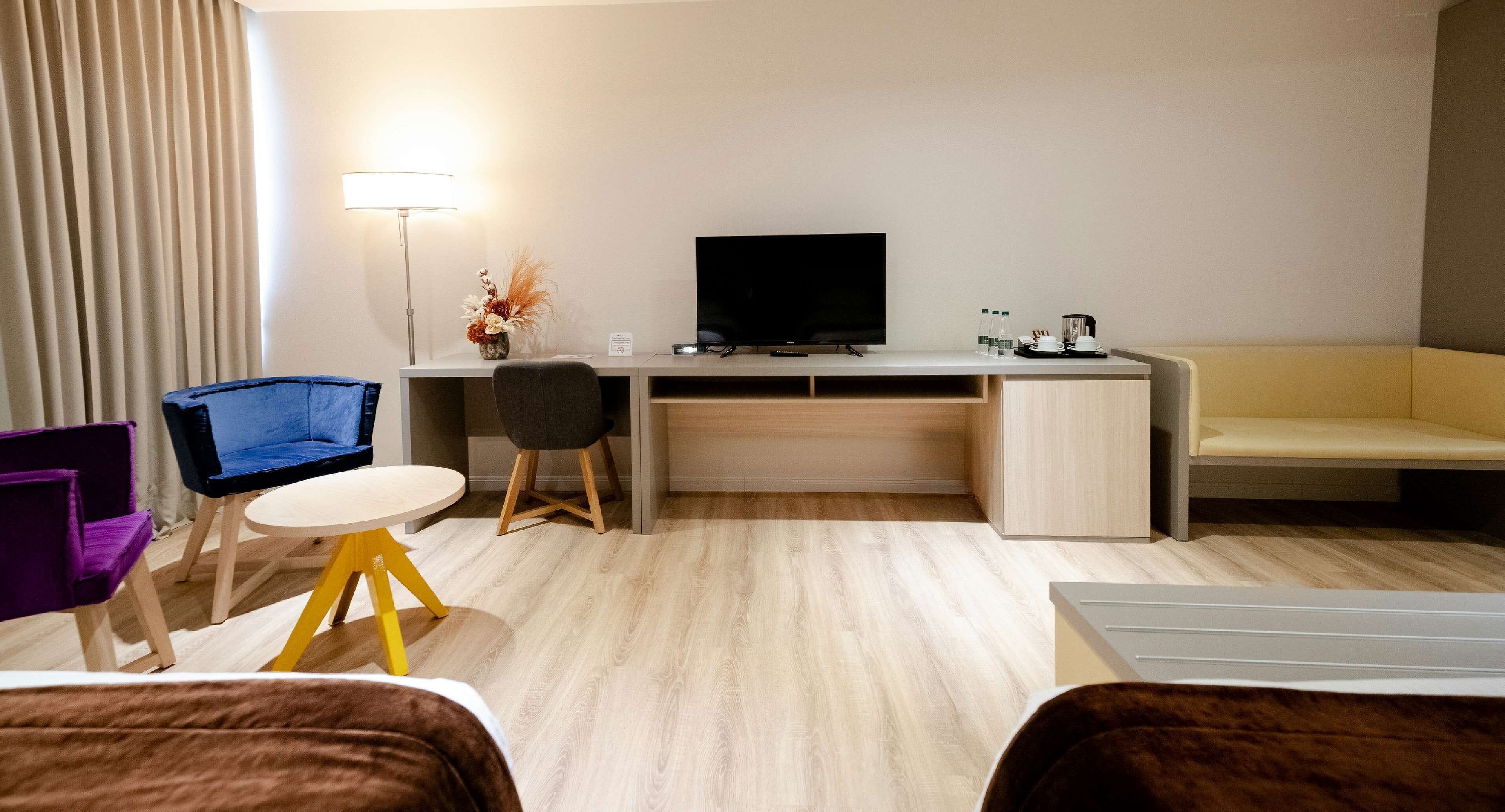 family room, multiple beds, non smoking, bathtub | minibar, in-room safe, desk, laptop workspace