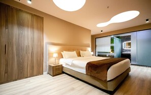 Deluxe Suite, 1 King Bed, Non Smoking, Jetted Tub