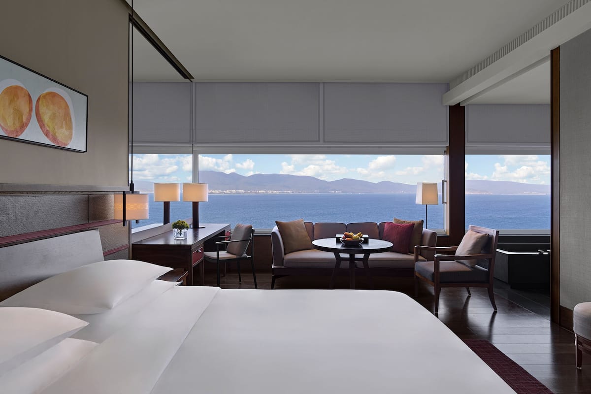 1 king bed panoramic ocean view | premium bedding, minibar, in-room safe, desk