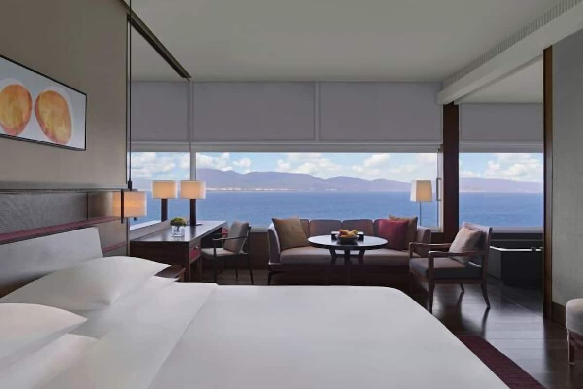 Luxe beddengoed, een minibar, een kluis op de kamer, een bureau