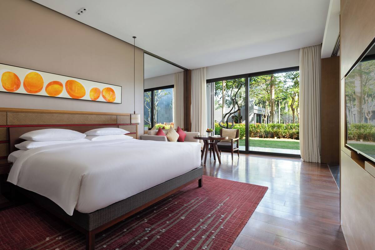 Phòng, 1 giường cỡ king, quang cảnh vườn, khu vực sân vườn | Bộ đồ giường cao cấp, minibar, két bảo mật tại phòng, bàn 