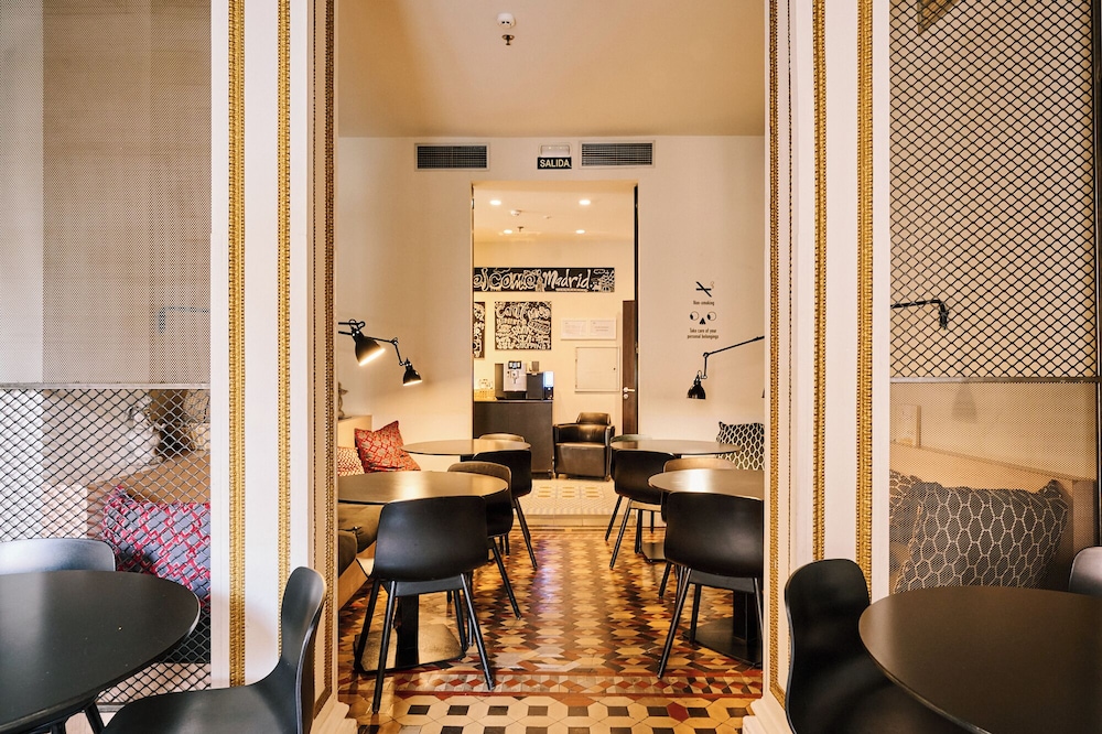 TOC Hostel Madrid by null