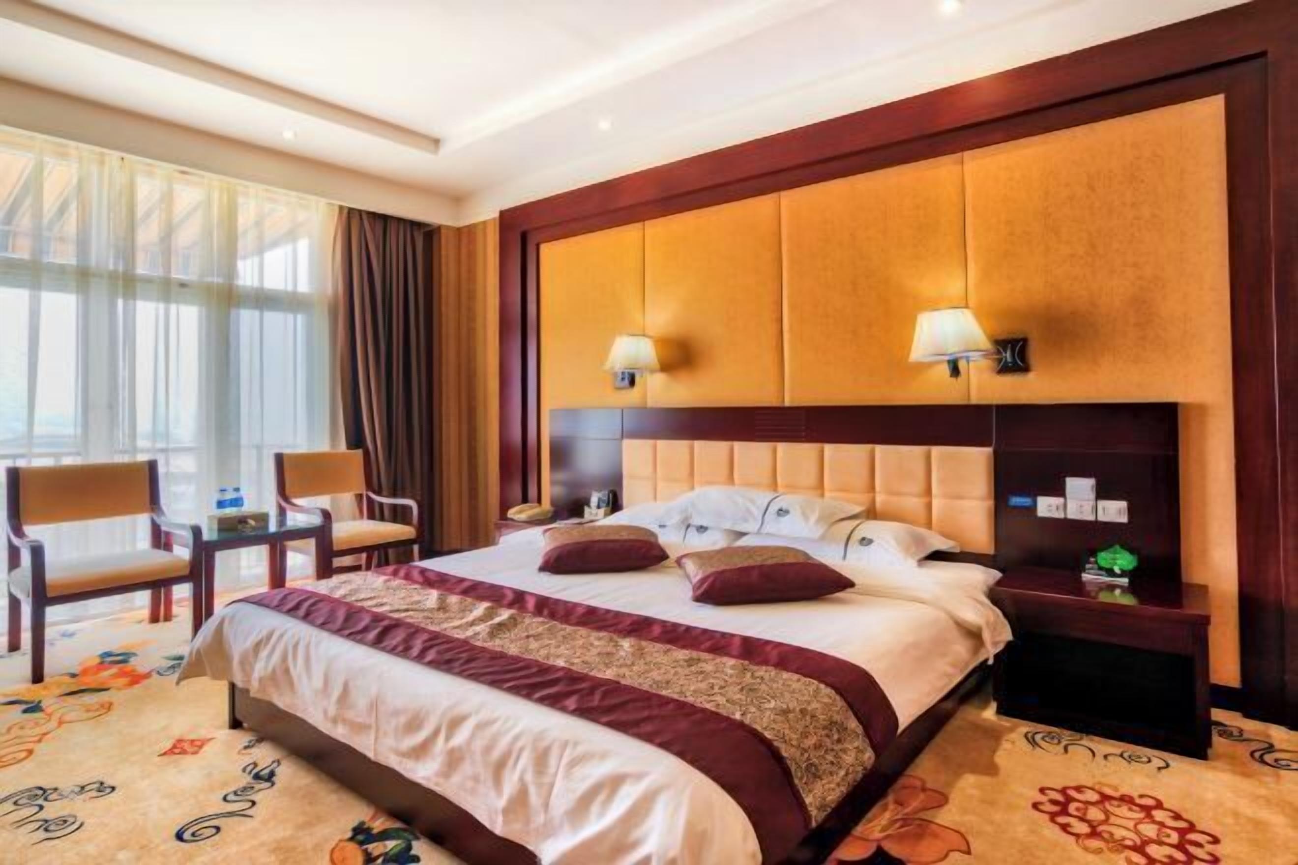 Minibar, in-room safe, alarm clocks