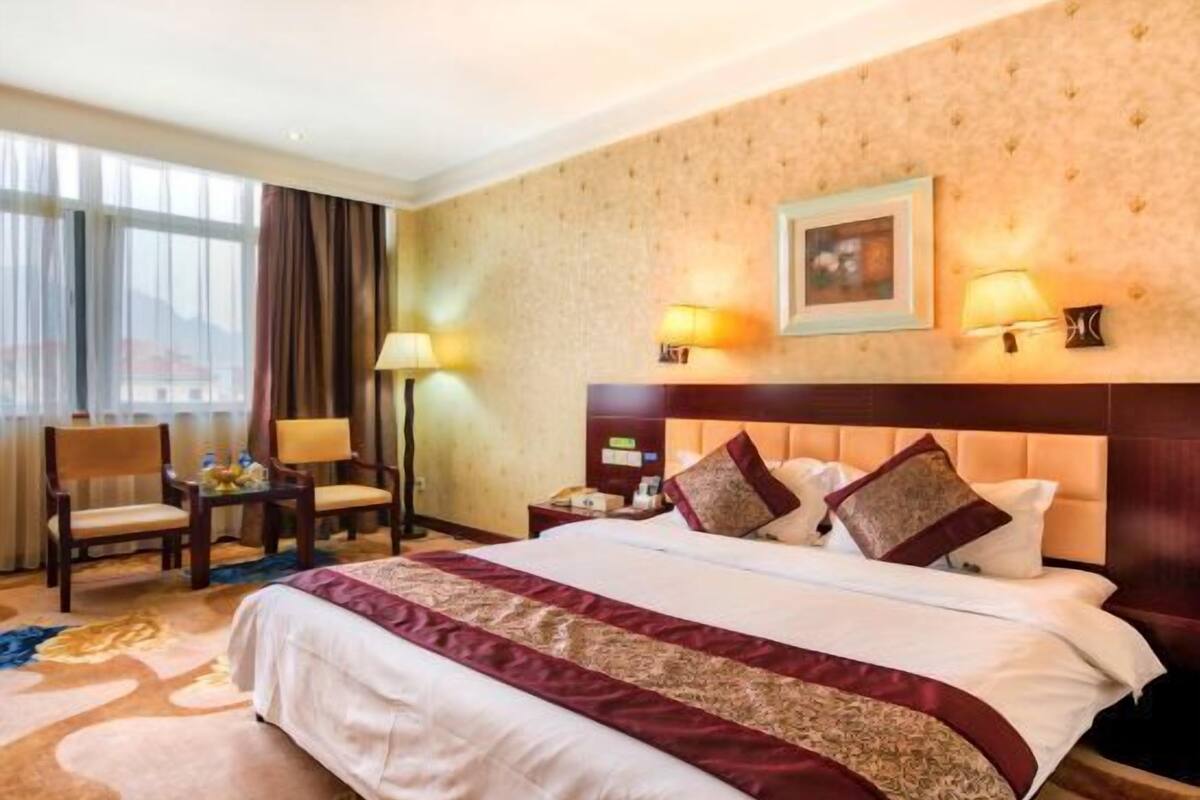 Minibar, in-room safe, alarm clocks