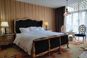 Minibar, in-room safe, alarm clocks