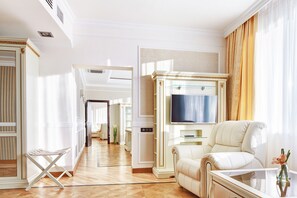 Apartment, 1 King Bed | Living area