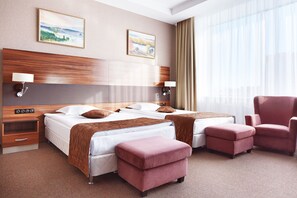 In-room safe, desk, soundproofing, iron/ironing board - Victoria Olimp Hotel Minsk (Minsk)