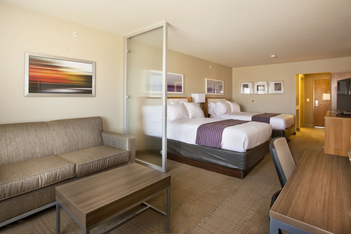Desk, blackout drapes, iron/ironing board, free WiFi