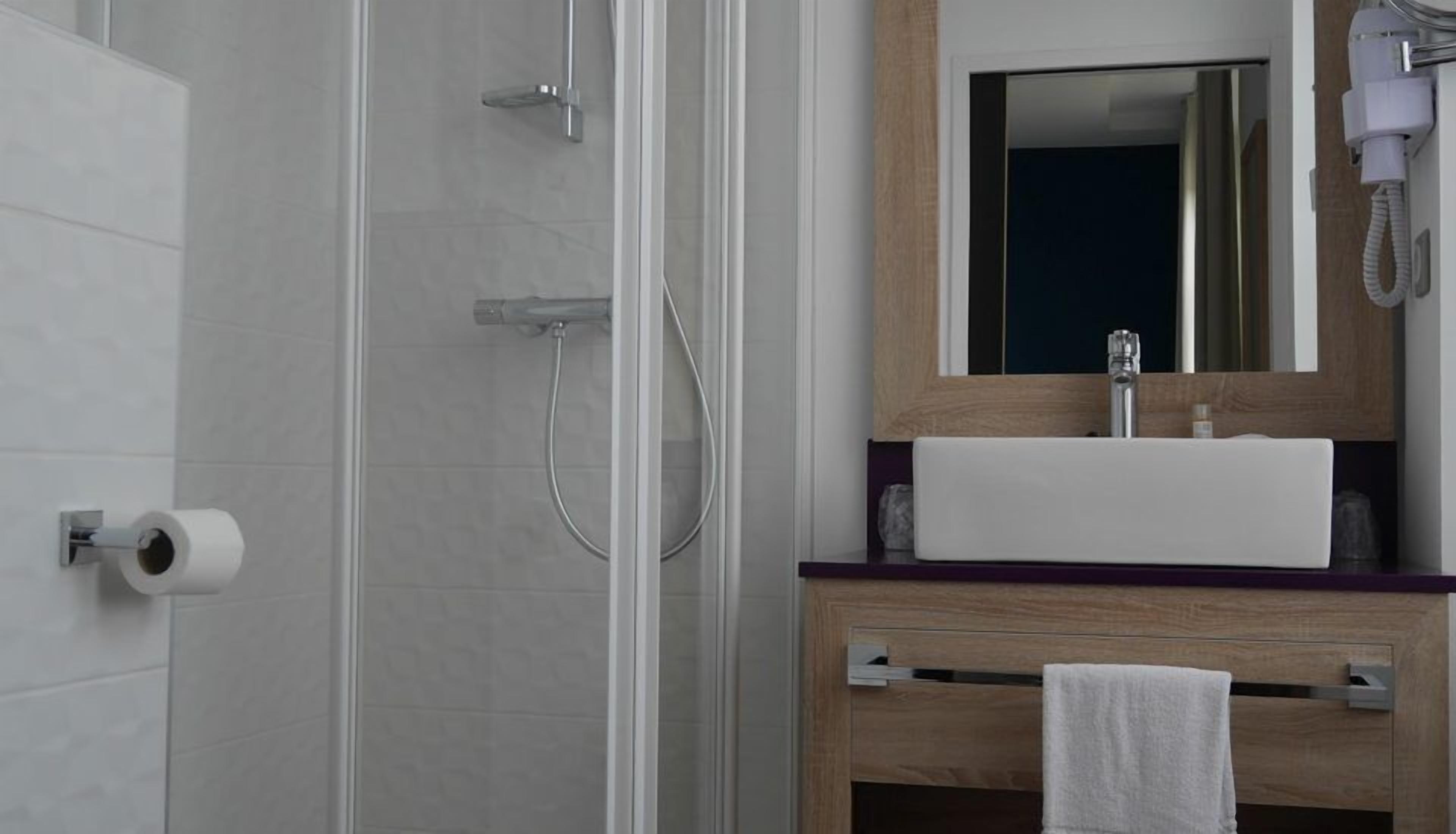 comfort room | bathroom | free toiletries, hair dryer, towels