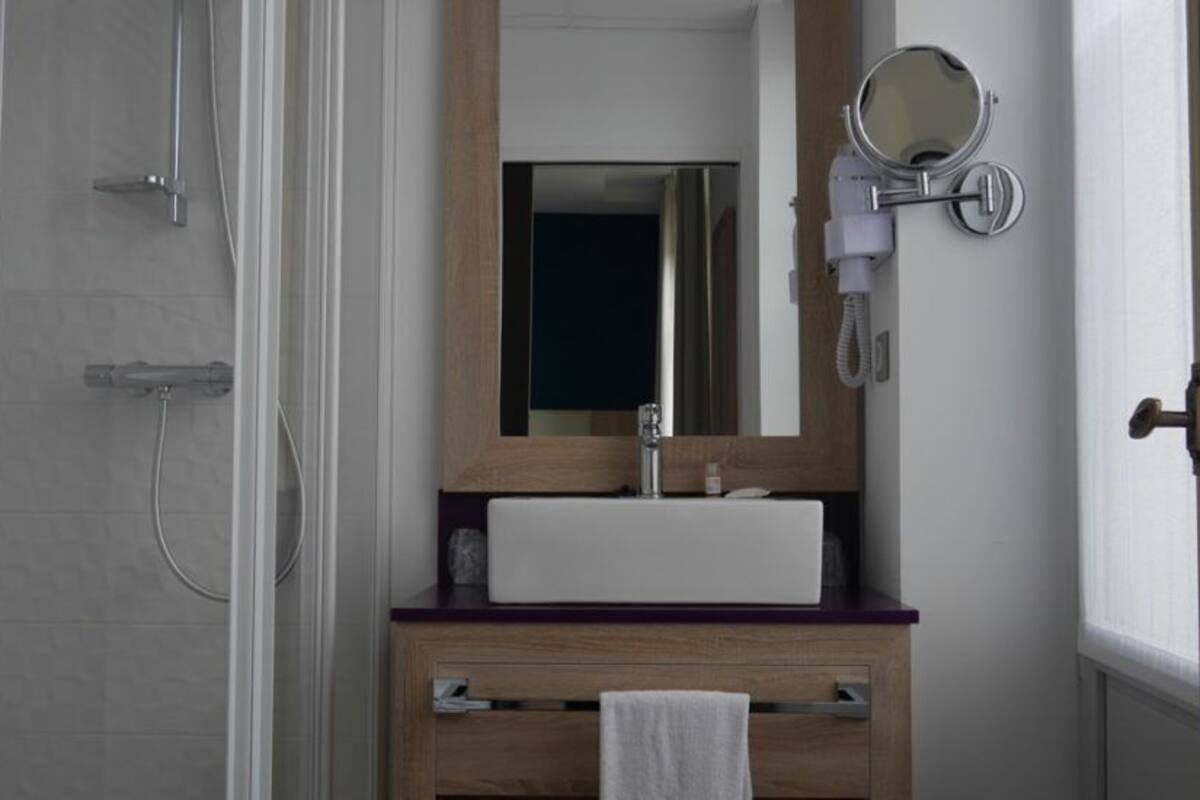 comfort room | bathroom | free toiletries, hair dryer, towels