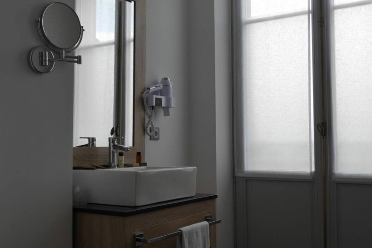 superior double room | bathroom | free toiletries, hair dryer, towels