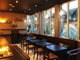 Breakfast, lunch, dinner served; French cuisine, garden views 