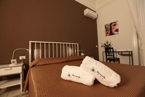 Deluxe Triple Room | Hypo-allergenic bedding, memory foam beds, minibar, in-room safe - B&B C'era una volta (Palermo)
