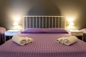 Deluxe-Vierbettzimmer | Allergikerbettwaren, Betten mit Memory-Foam-Matratzen, Minibar