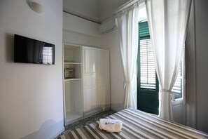 Literie hypoallergénique, matelas mémoire de forme, minibar