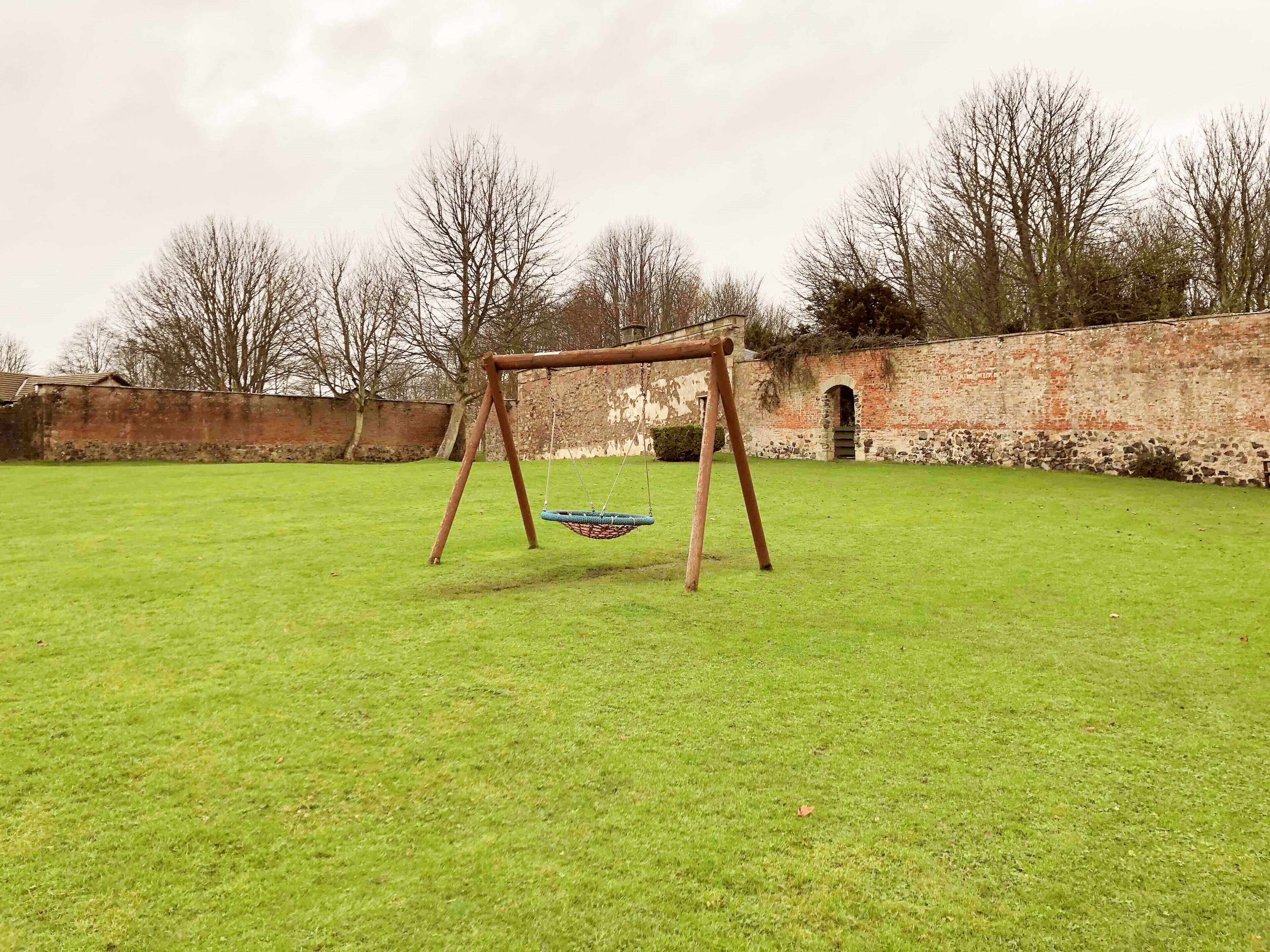 children’s play area – outdoor
