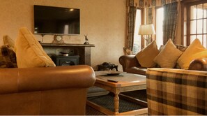 42-inch flat-screen TV with cable channels - Kilconquhar Castle Estate (Leven)