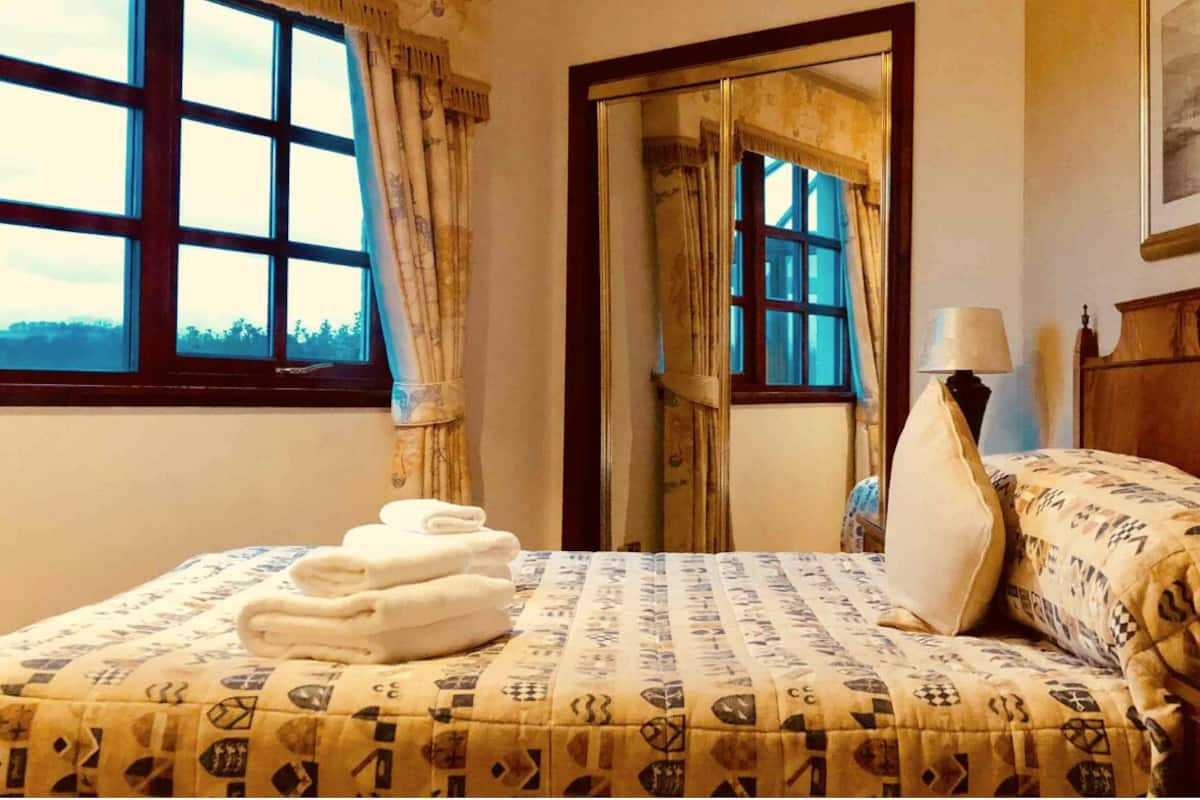 2 bedrooms, individually decorated, individually furnished