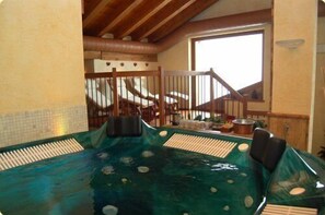 Indoor spa tub