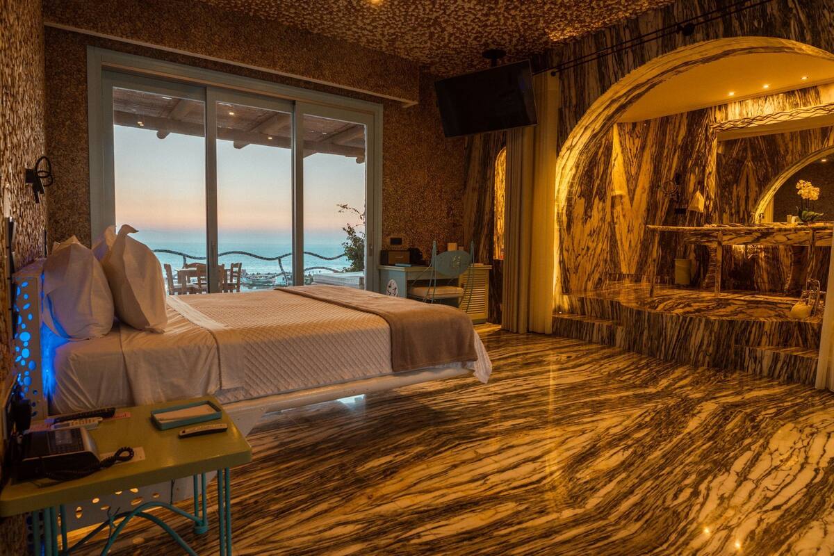 premium suite, 1 king bed | 1 bedroom, premium bedding, minibar, in-room safe