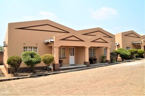 المنشأة من الخارج