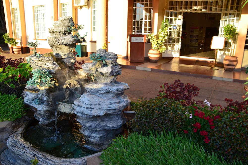 Riverside Hotel and Conference Centre