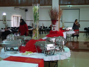 Daily buffet breakfast for a fee